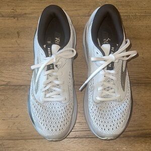 Brooks Adrenaline GTS 24 Running Shoes, Size 9